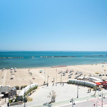 Hotel Royal Cesenatico Esterno foto