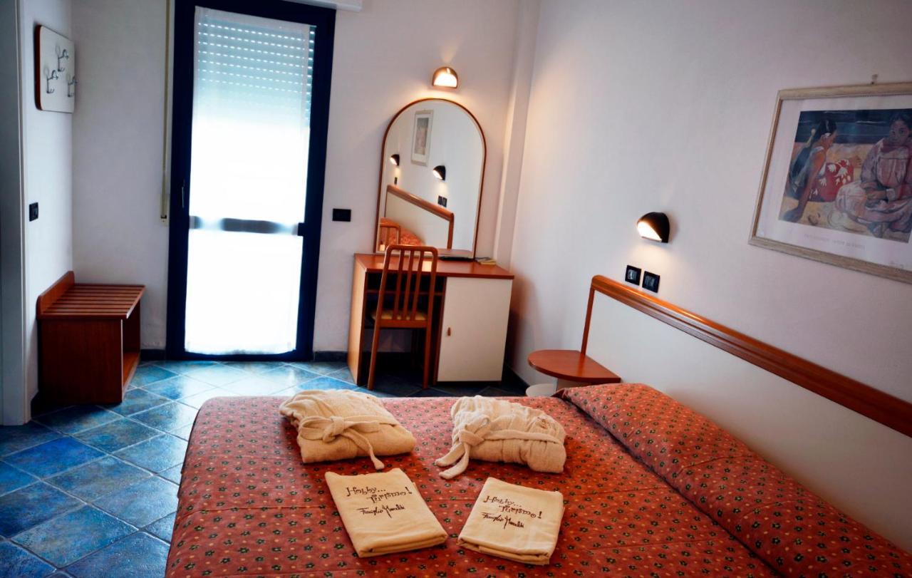 Hotel Royal Cesenatico Esterno foto