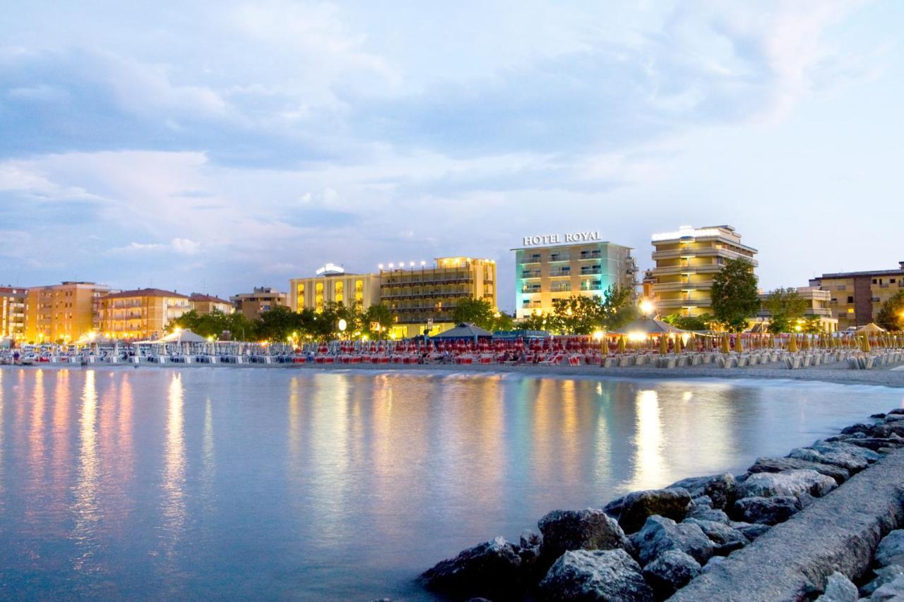 Hotel Royal Cesenatico Esterno foto