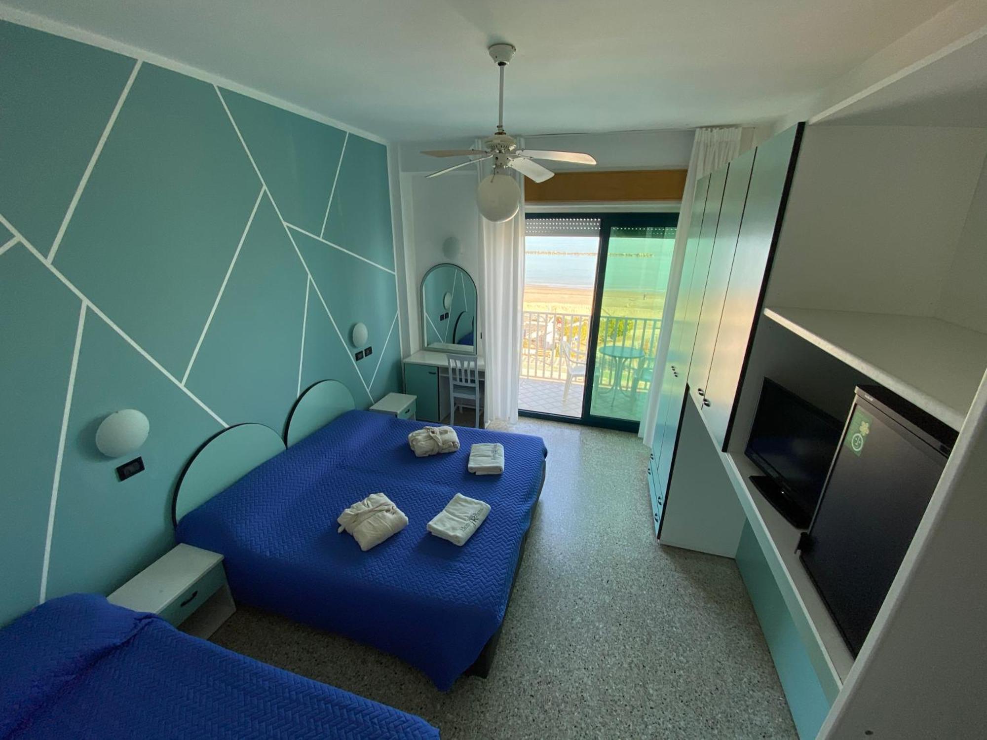 Hotel Royal Cesenatico Esterno foto